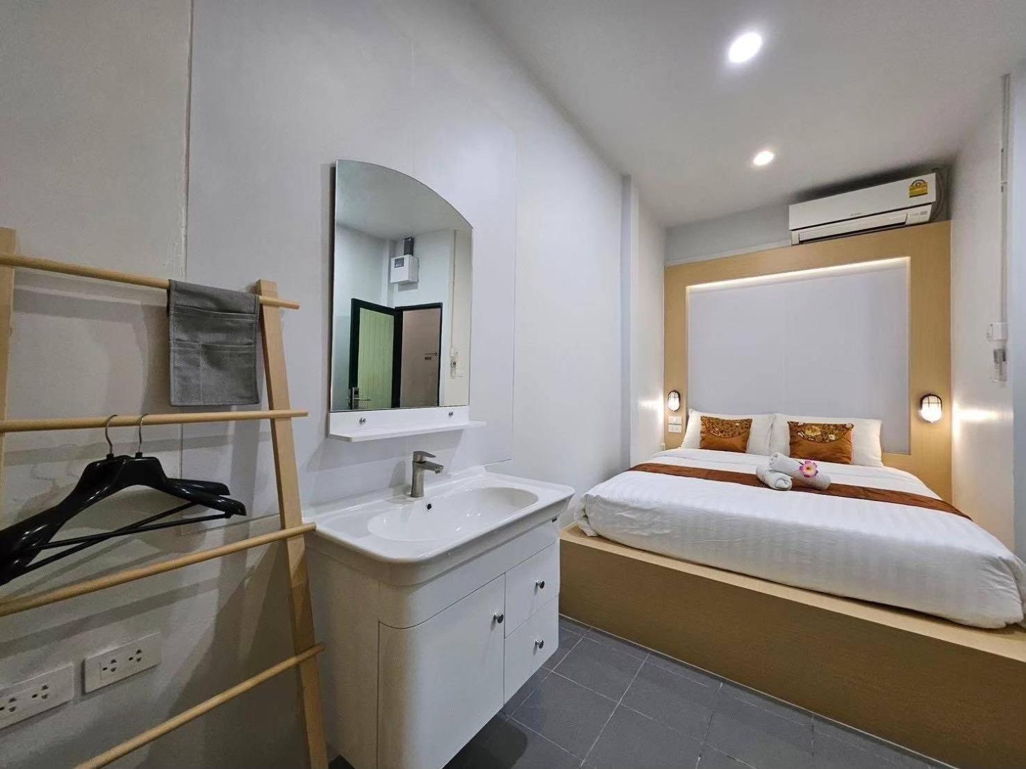 Peace Factory Hostel Bangkok Exteriör bild